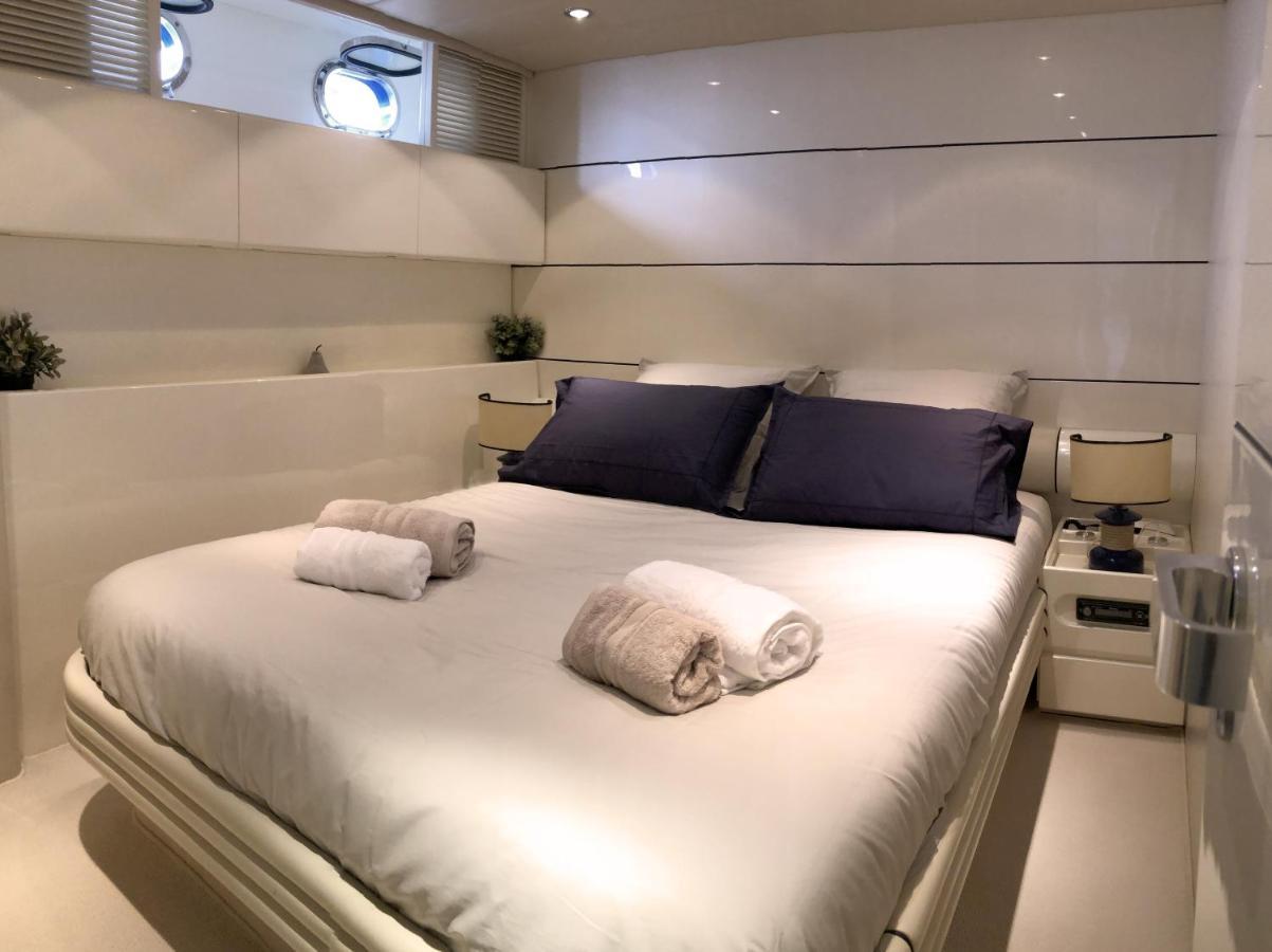 Home Sweet Boat - Chambres D'Hotes Empuriabrava Exterior photo