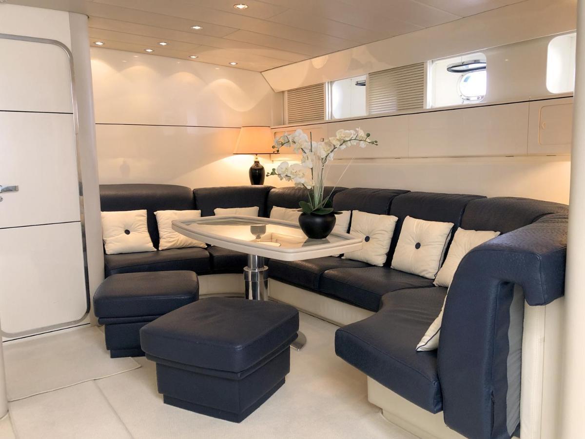 Home Sweet Boat - Chambres D'Hotes Empuriabrava Exterior photo