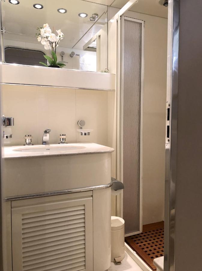 Home Sweet Boat - Chambres D'Hotes Empuriabrava Exterior photo