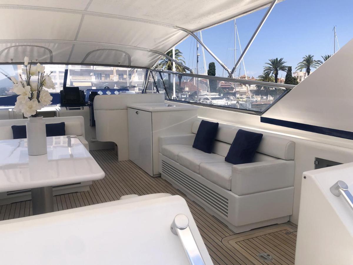Home Sweet Boat - Chambres D'Hotes Empuriabrava Exterior photo